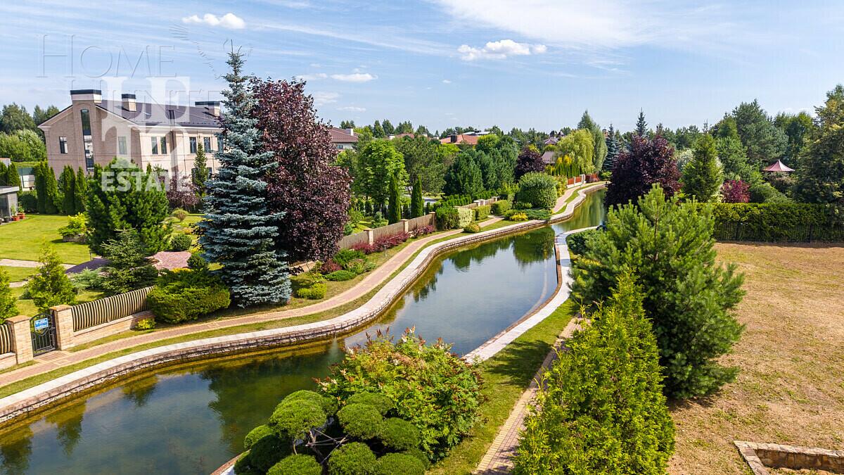 1-этажный коттедж 1 280 м² с отделкой