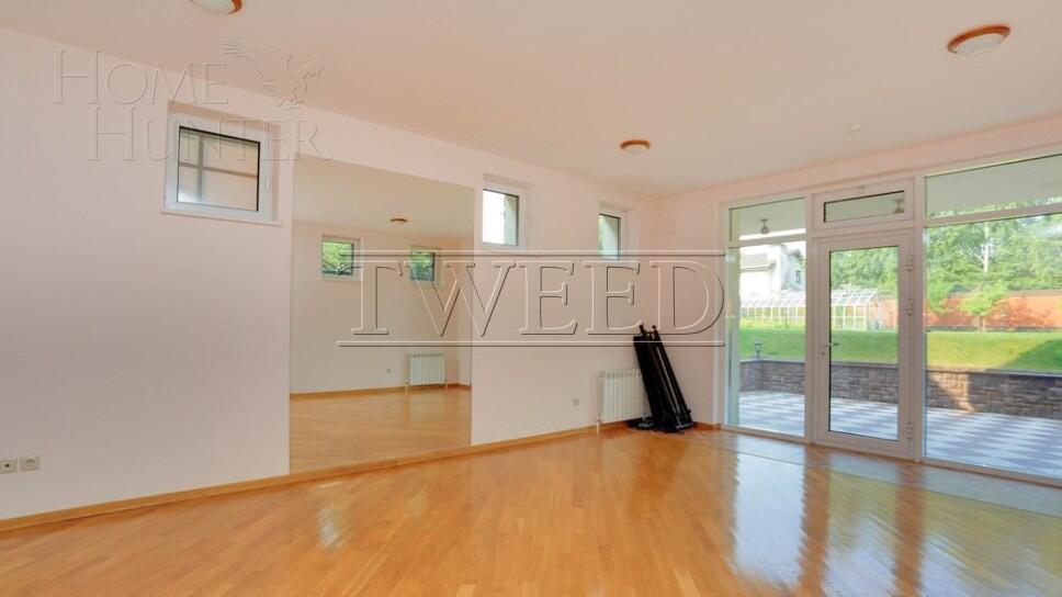 3-этажный коттедж 720 м² с отделкой