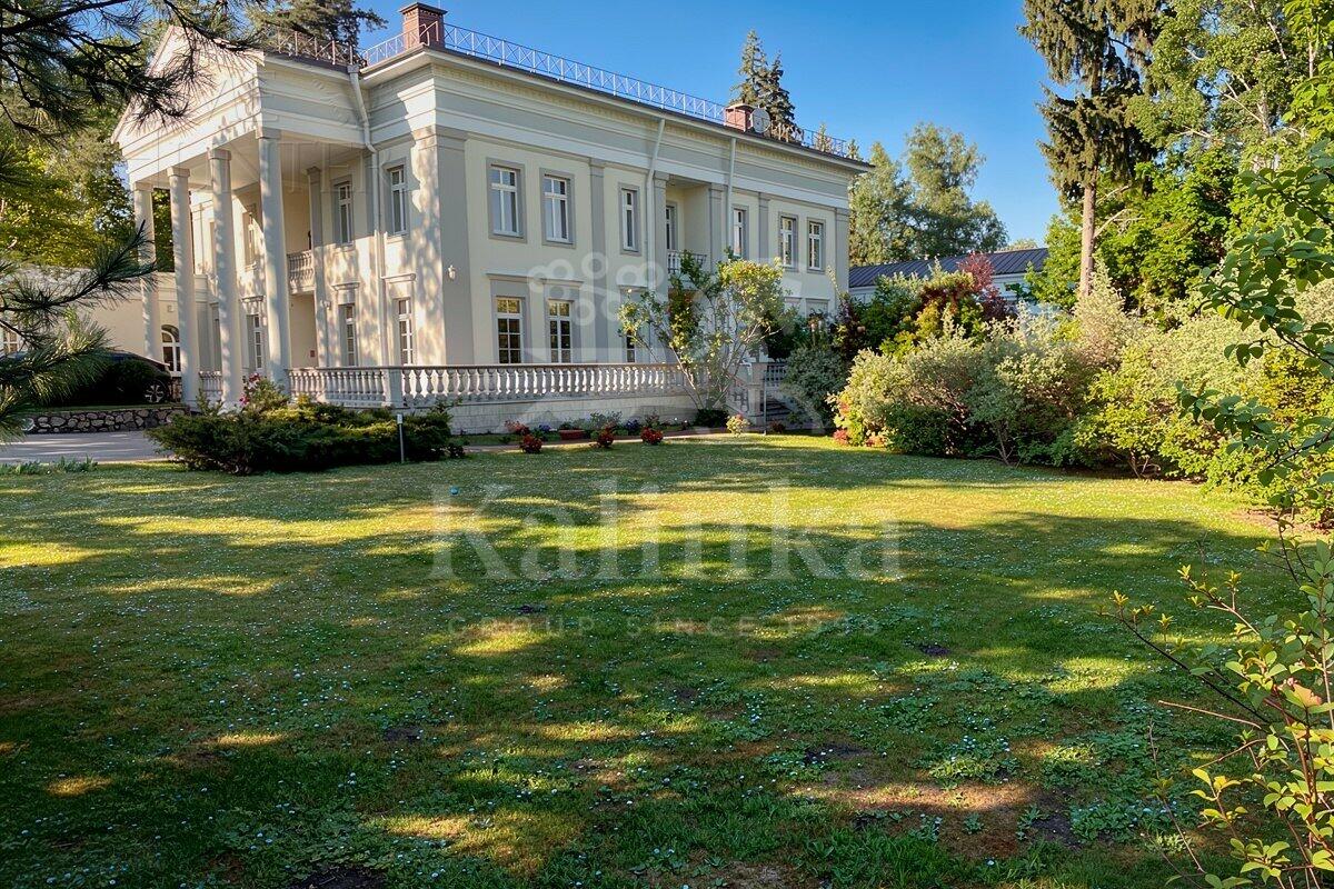 4-этажный коттедж 2 000 м² с отделкой