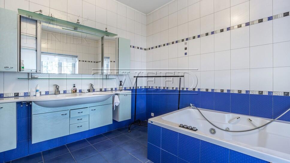 4-этажный коттедж 590 м² с отделкой