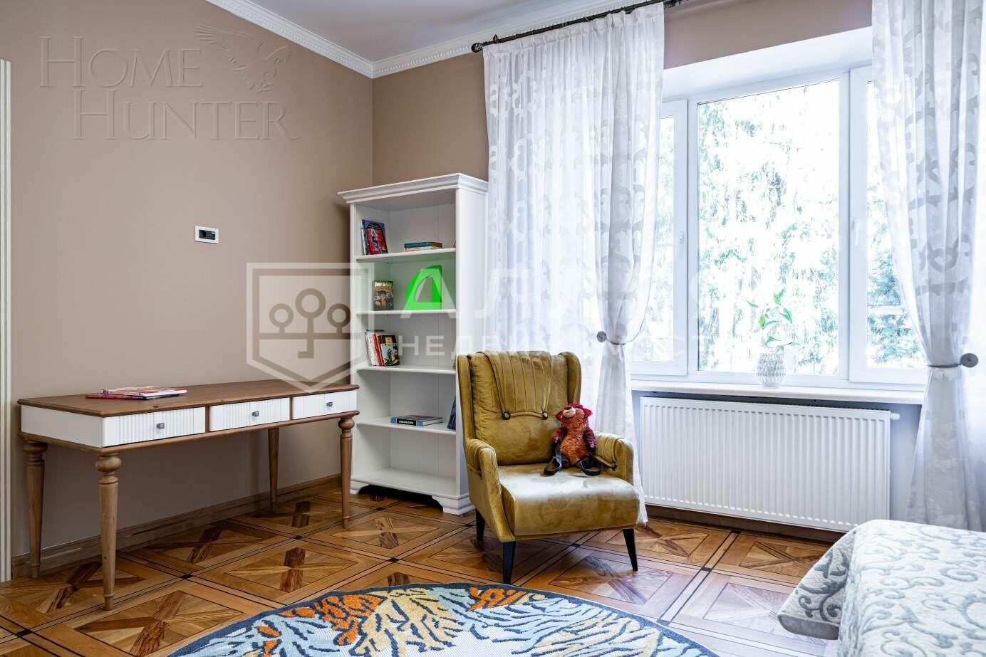 3-этажный коттедж 1 065 м² с отделкой