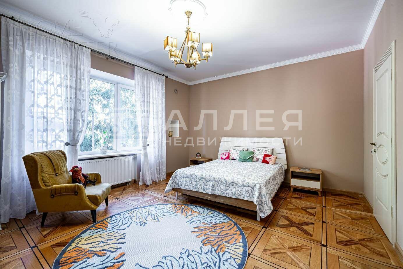 3-этажный коттедж 1 065 м² с отделкой