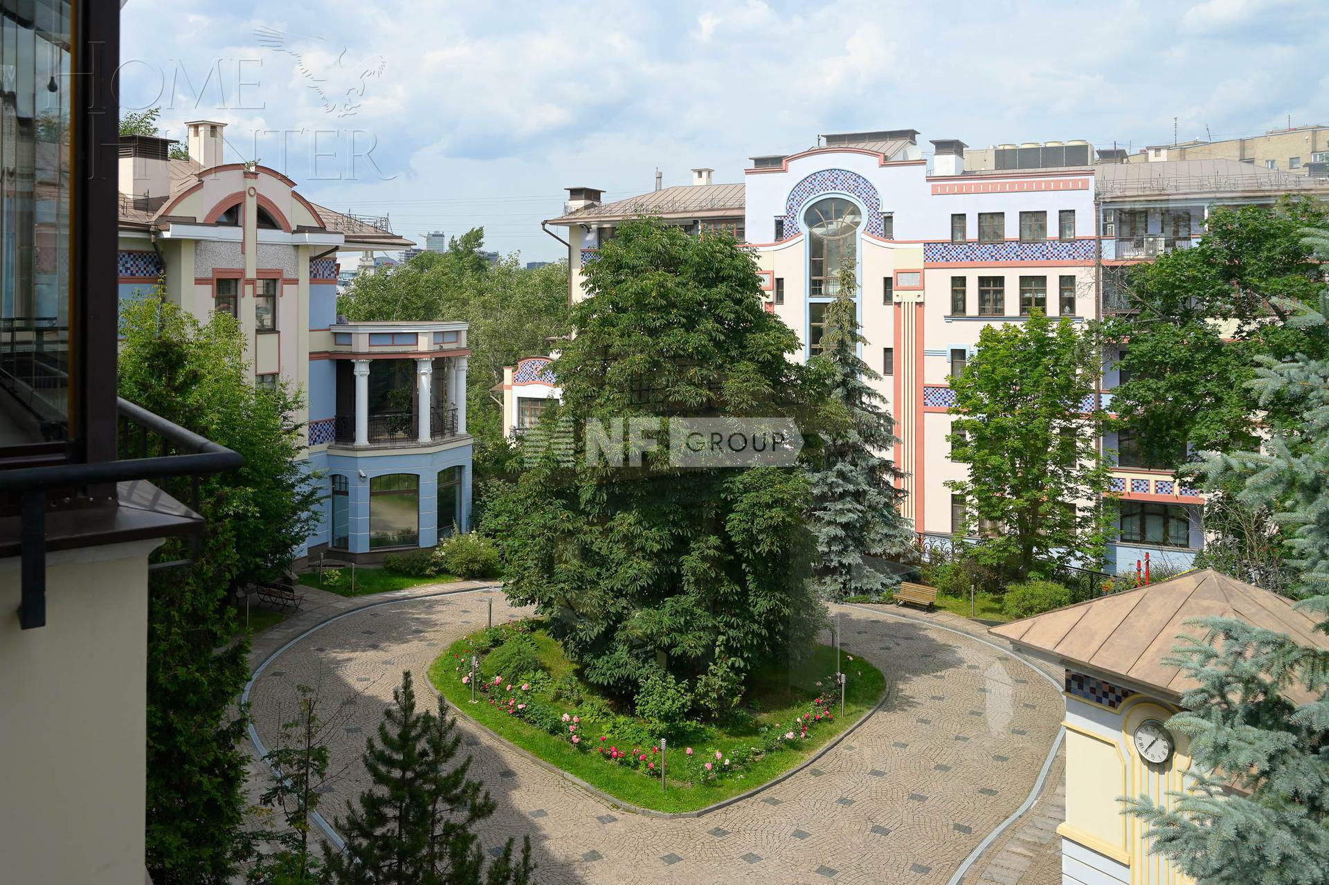 4-УРОВНЕВЫЙ ТАУНХАУС С ОТДЕЛКОЙ 548 М² НА 1 ЭТАЖЕ