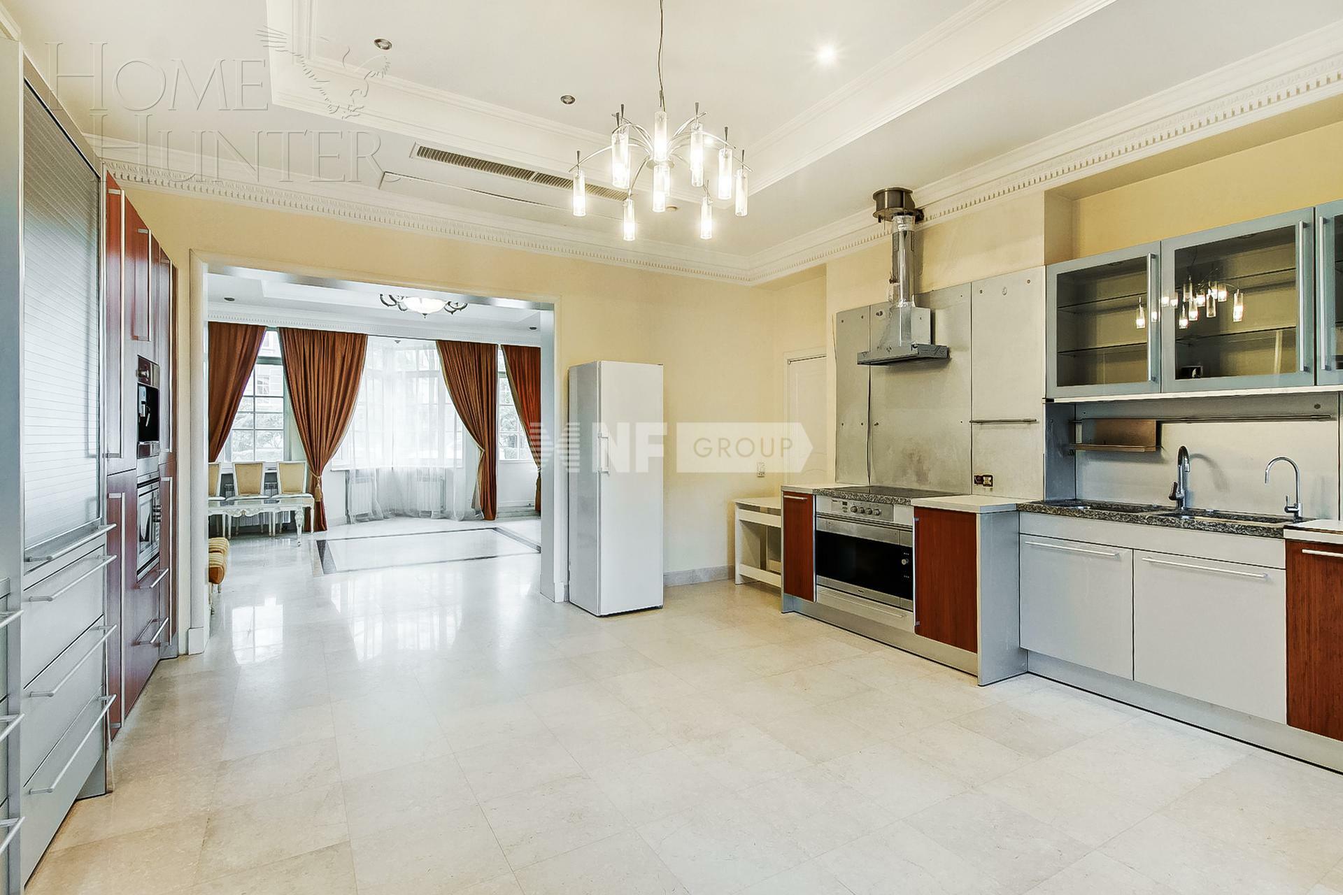 4-УРОВНЕВЫЙ ТАУНХАУС С ОТДЕЛКОЙ 450 М² НА 1 ЭТАЖЕ
