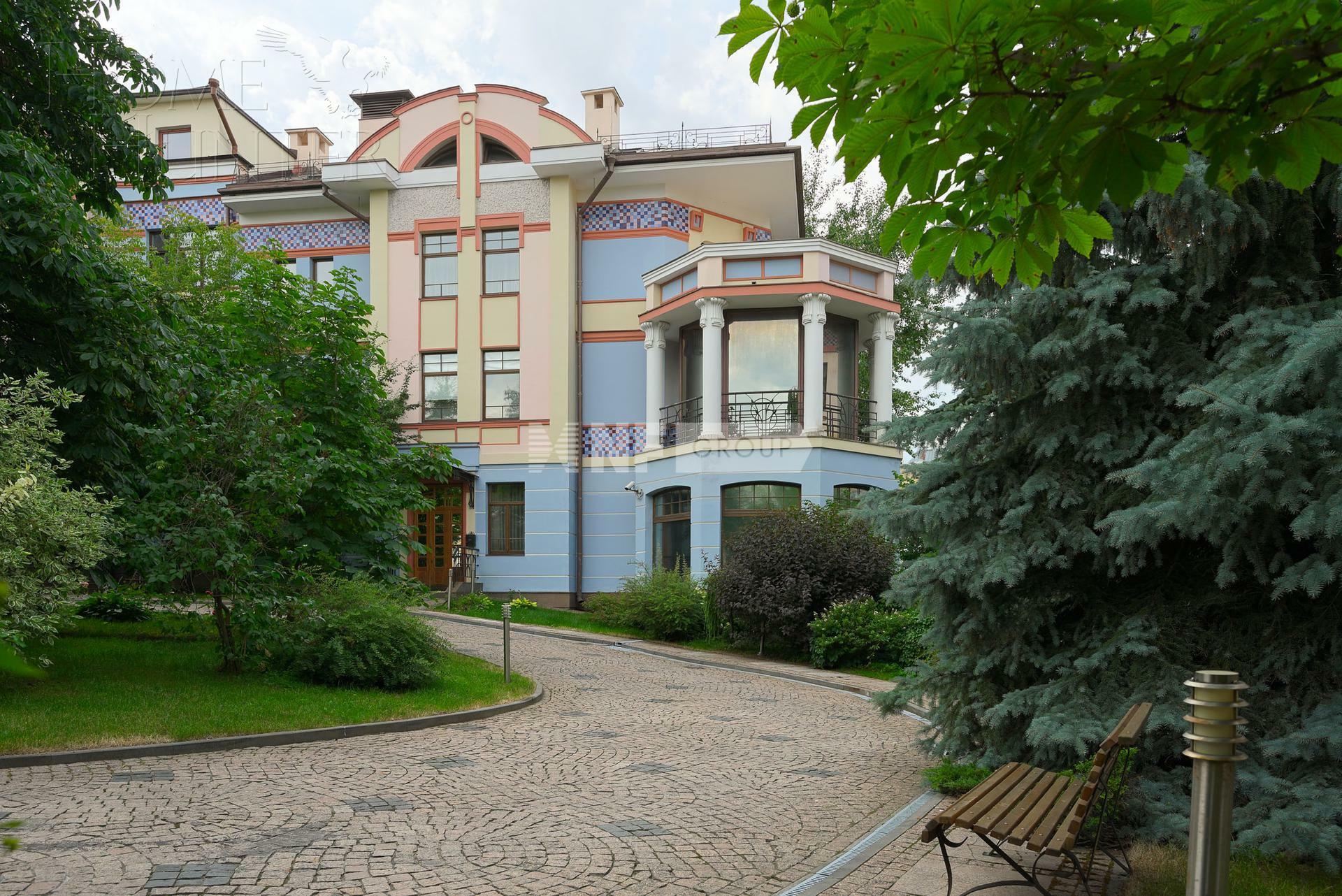 4-УРОВНЕВЫЙ ТАУНХАУС С ОТДЕЛКОЙ 548 М² НА 1 ЭТАЖЕ