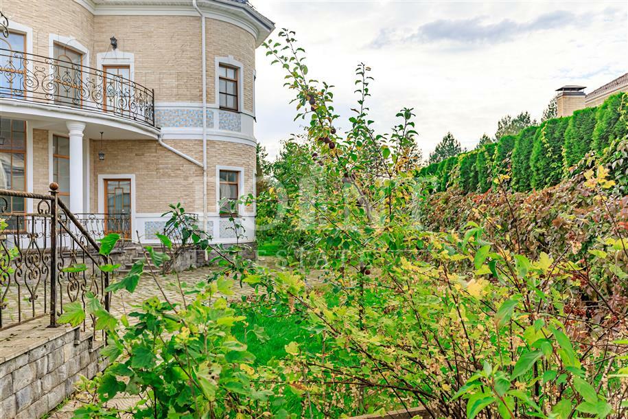КОТТЕДЖ 1 300 м² с отделкой
