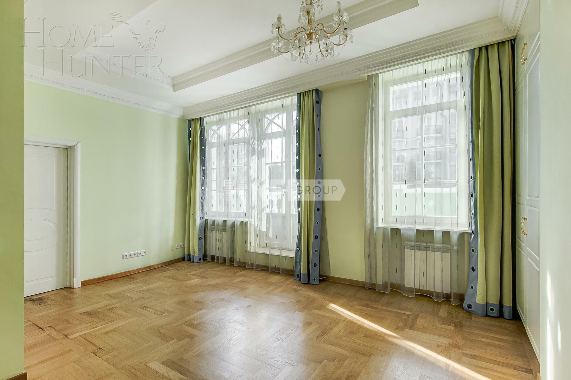 4-УРОВНЕВЫЙ ТАУНХАУС С ОТДЕЛКОЙ 450 М² НА 1 ЭТАЖЕ