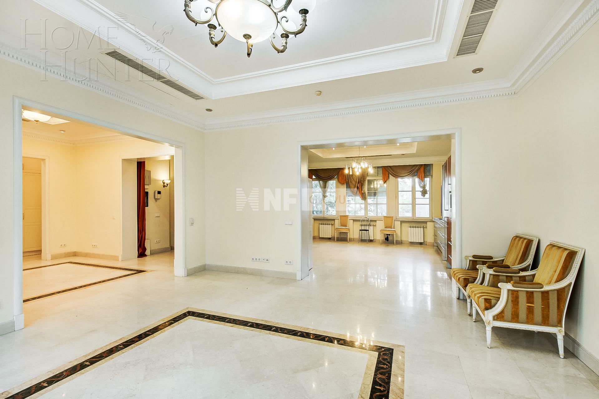 4-УРОВНЕВЫЙ ТАУНХАУС С ОТДЕЛКОЙ 450 М² НА 1 ЭТАЖЕ