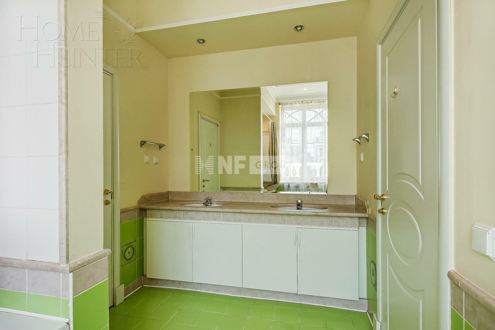 4-УРОВНЕВЫЙ ТАУНХАУС С ОТДЕЛКОЙ 450 М² НА 1 ЭТАЖЕ