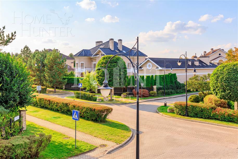 КОТТЕДЖ 1 300 м² с отделкой