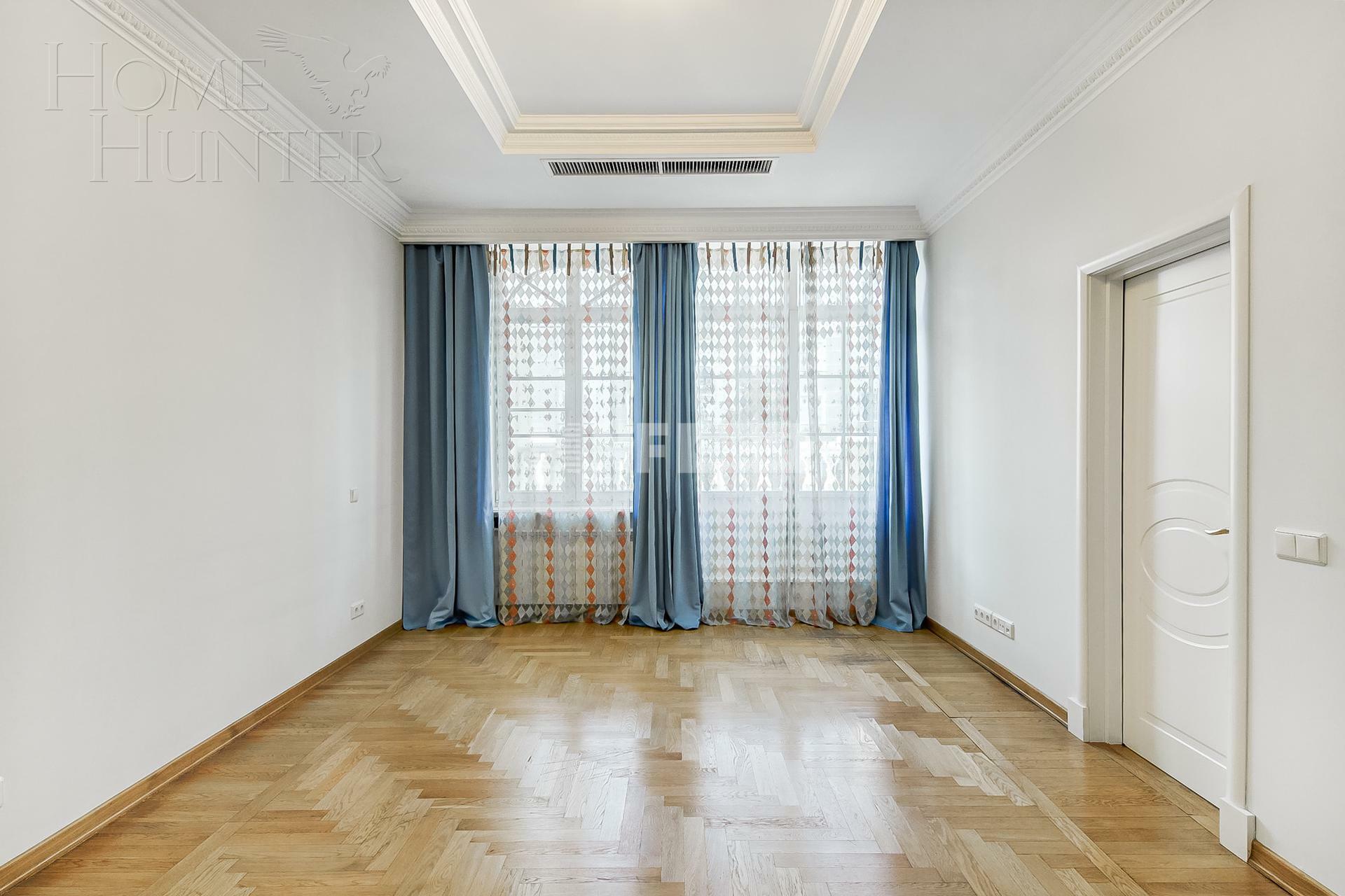 4-УРОВНЕВЫЙ ТАУНХАУС С ОТДЕЛКОЙ 450 М² НА 1 ЭТАЖЕ