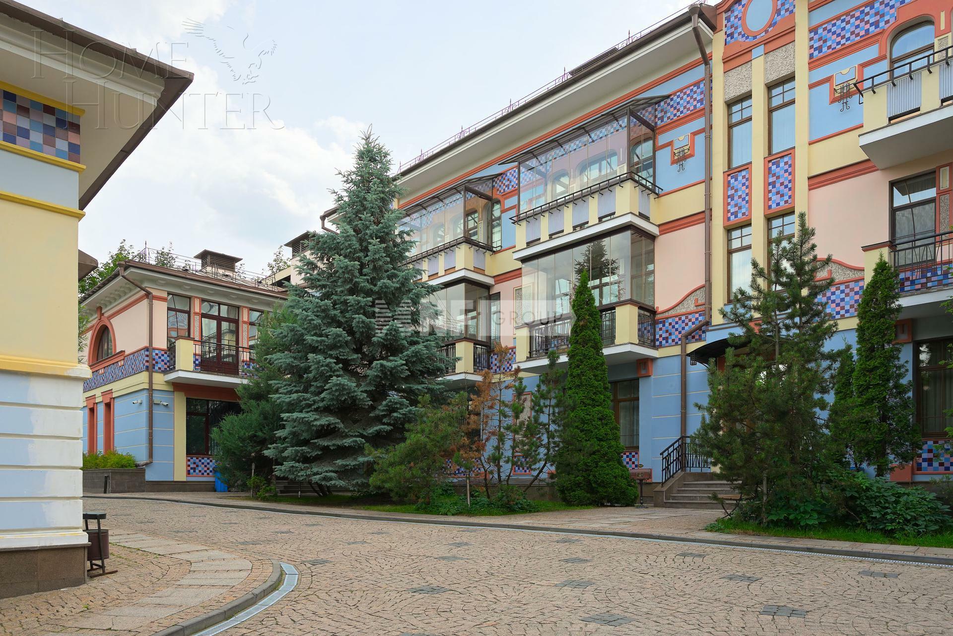 4-УРОВНЕВЫЙ ТАУНХАУС С ОТДЕЛКОЙ 548 М² НА 1 ЭТАЖЕ