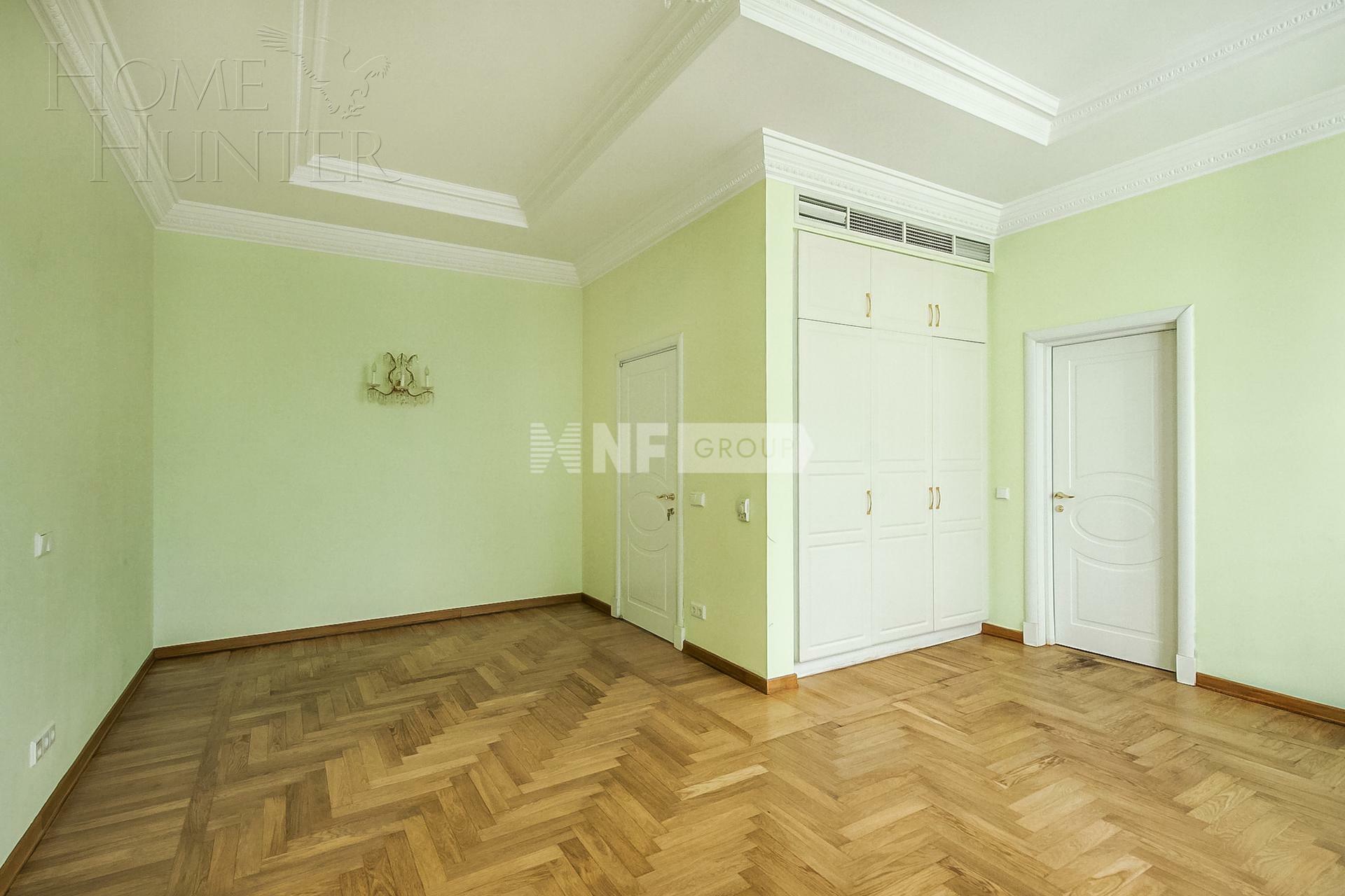 4-УРОВНЕВЫЙ ТАУНХАУС С ОТДЕЛКОЙ 450 М² НА 1 ЭТАЖЕ