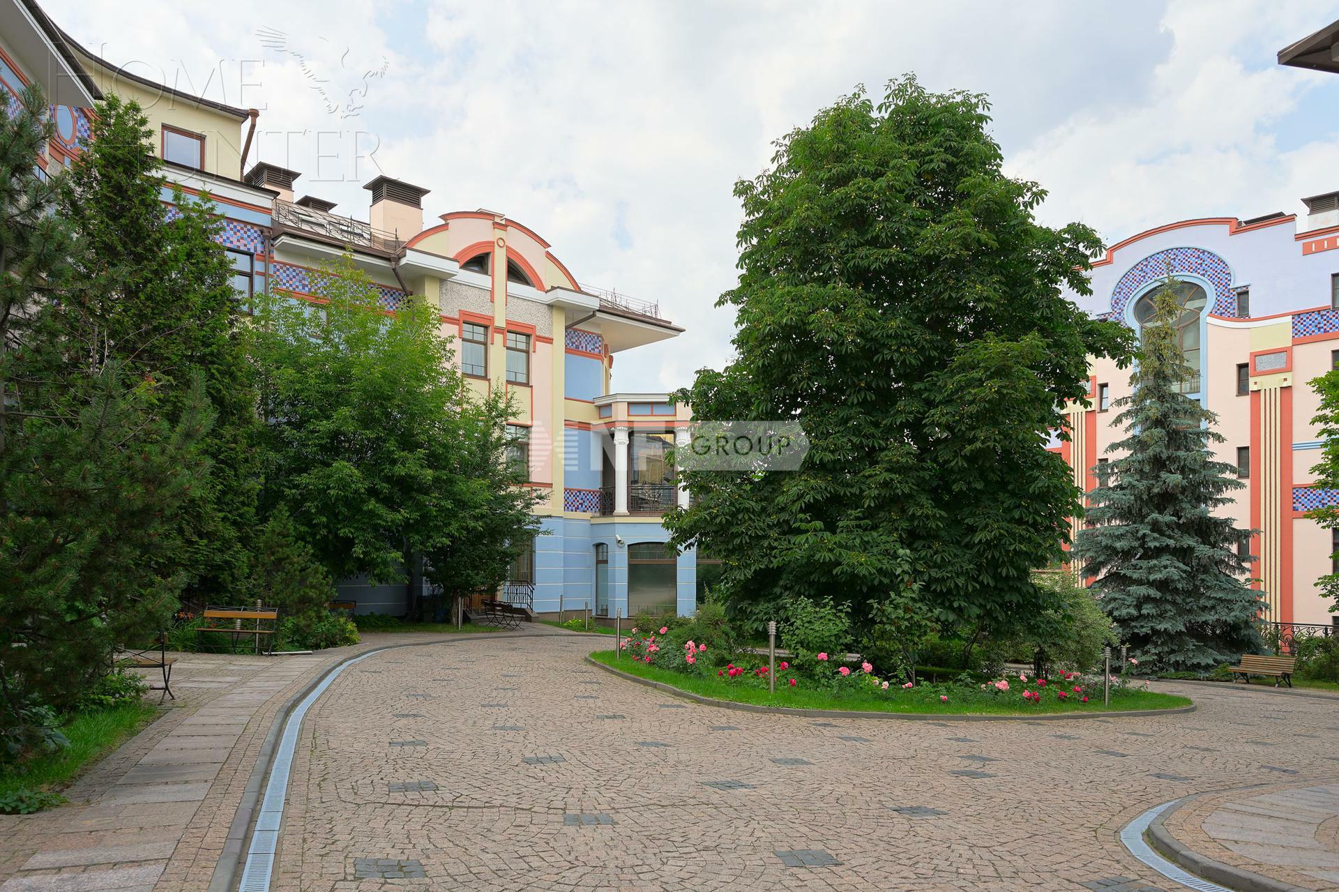 4-УРОВНЕВЫЙ ТАУНХАУС С ОТДЕЛКОЙ 548 М² НА 1 ЭТАЖЕ