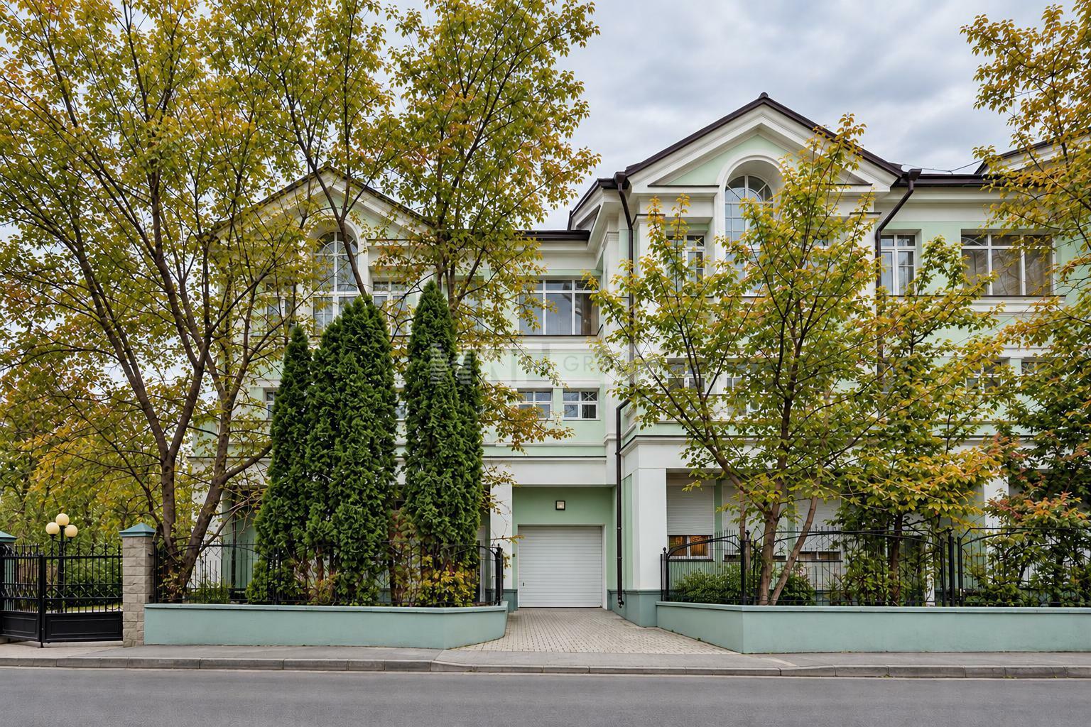 4-УРОВНЕВЫЙ ТАУНХАУС С ОТДЕЛКОЙ 450 М² НА 1 ЭТАЖЕ