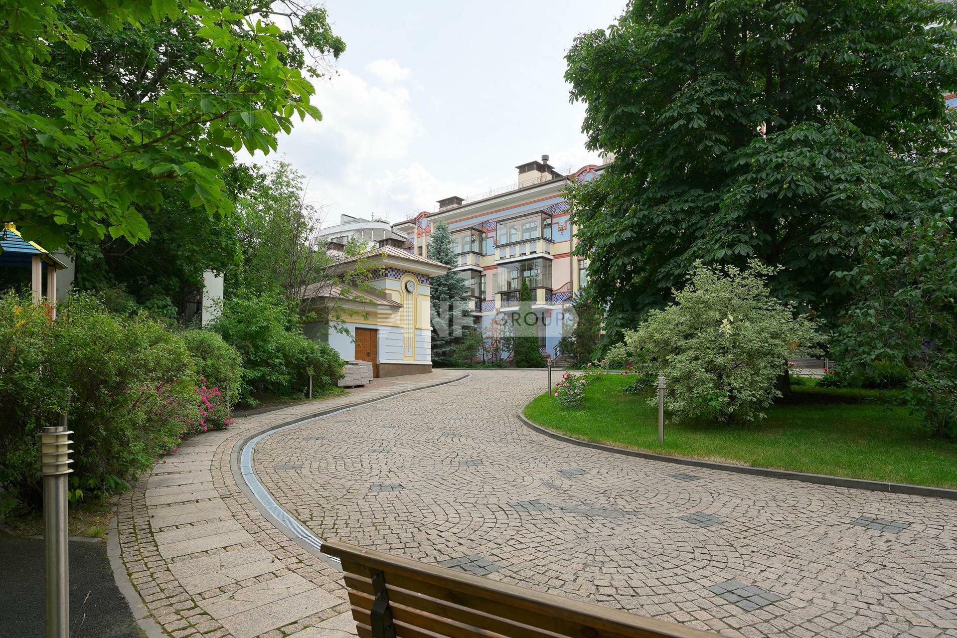 4-УРОВНЕВЫЙ ТАУНХАУС С ОТДЕЛКОЙ 548 М² НА 1 ЭТАЖЕ