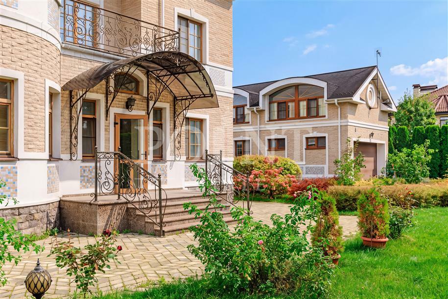 КОТТЕДЖ 1 300 м² с отделкой