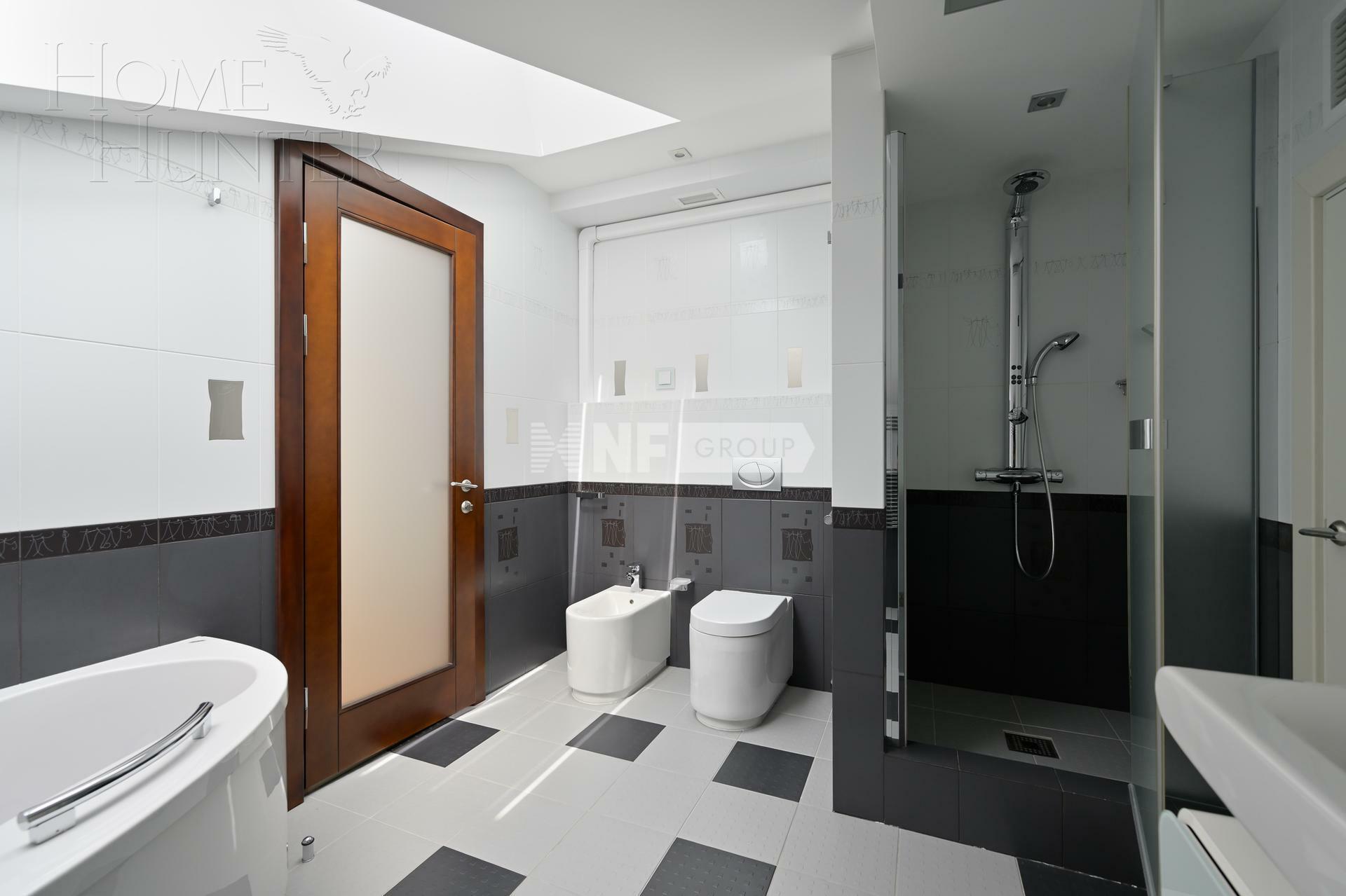 4-УРОВНЕВЫЙ ТАУНХАУС С ОТДЕЛКОЙ 548 М² НА 1 ЭТАЖЕ