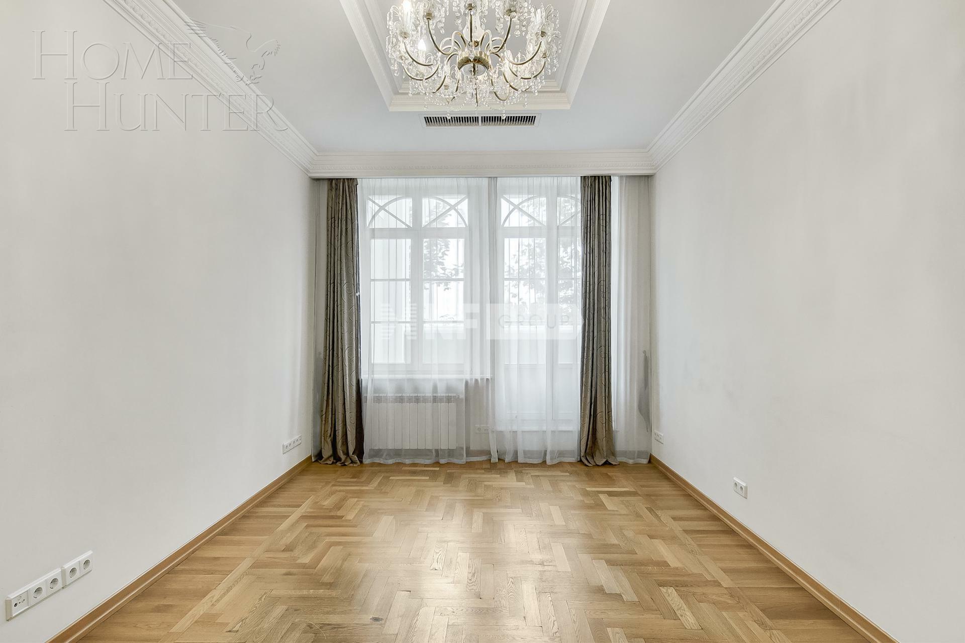 4-УРОВНЕВЫЙ ТАУНХАУС С ОТДЕЛКОЙ 450 М² НА 1 ЭТАЖЕ