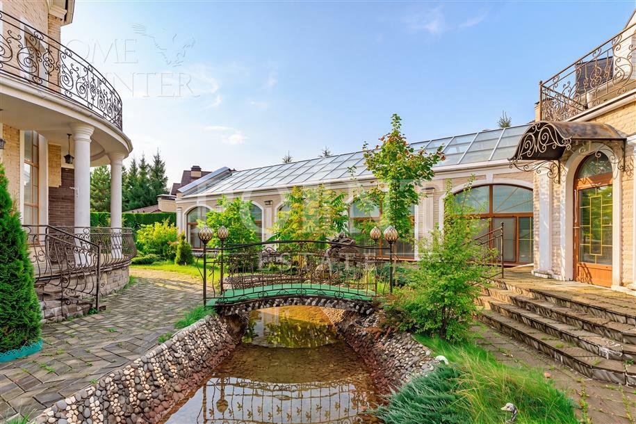 КОТТЕДЖ 1 300 м² с отделкой
