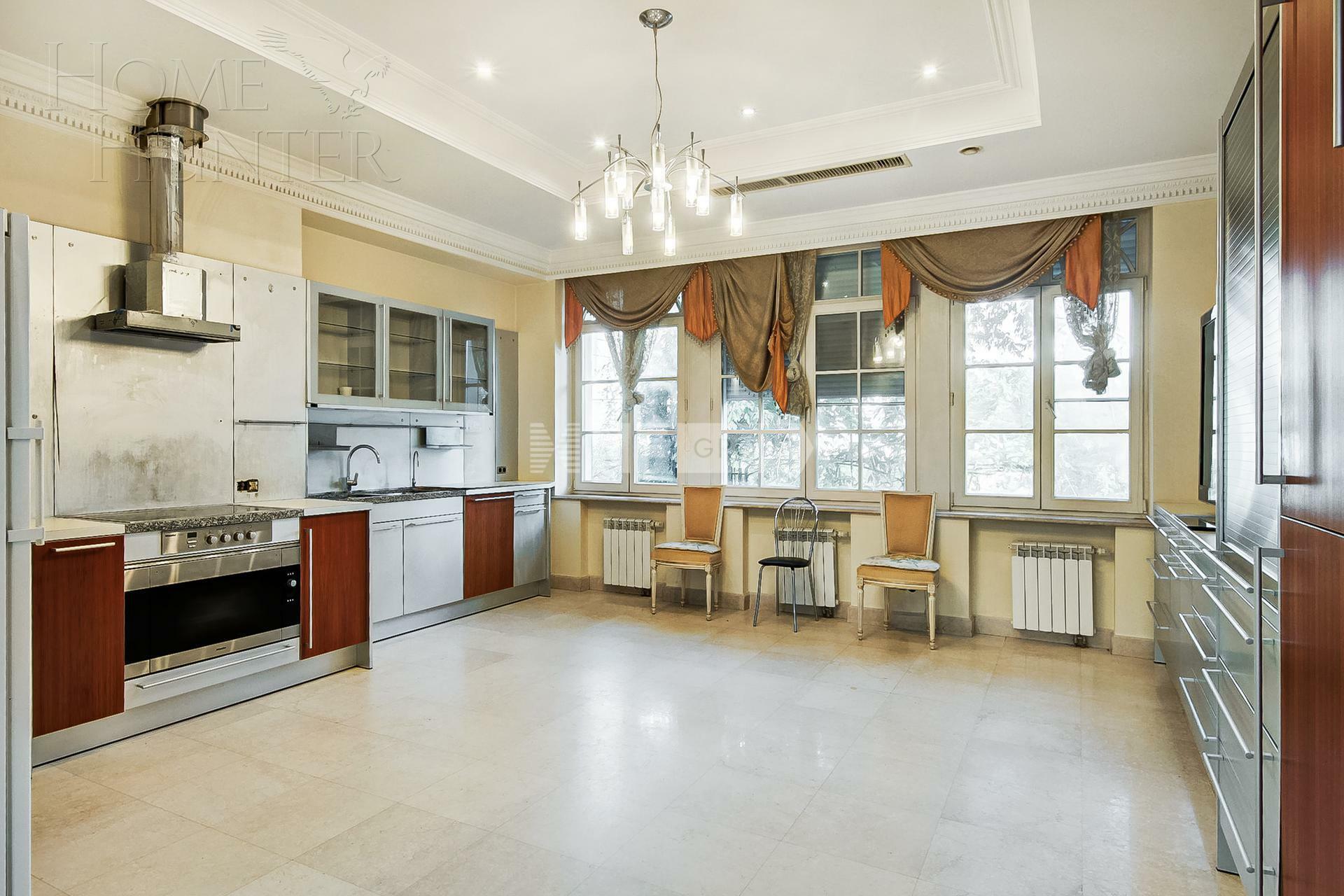 4-УРОВНЕВЫЙ ТАУНХАУС С ОТДЕЛКОЙ 450 М² НА 1 ЭТАЖЕ