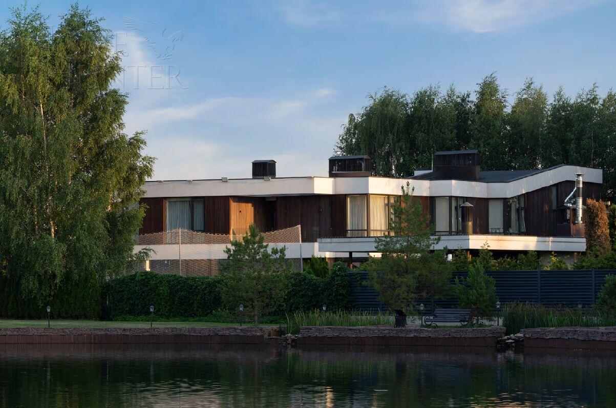 2-этажный коттедж 1 624 м² с отделкой