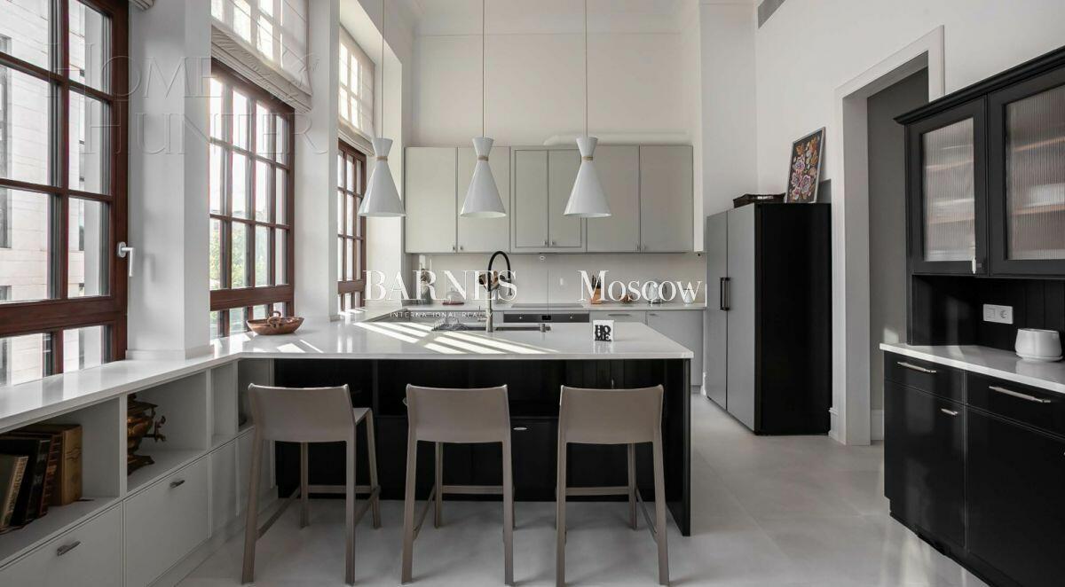 5-КОМН. КВАРТИРА С ОТДЕЛКОЙ 338 М² НА 4 ЭТАЖЕ