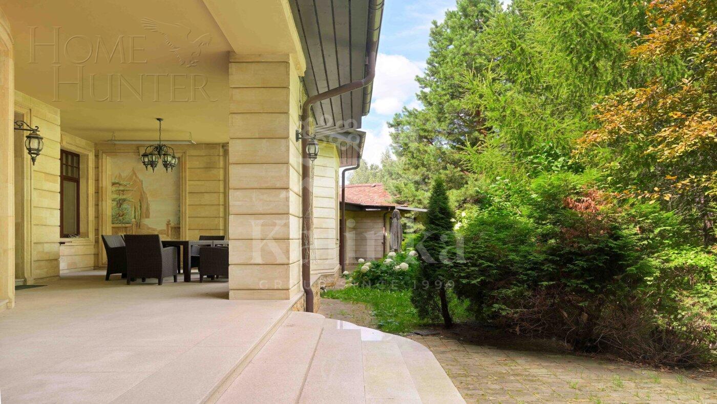 4-этажный коттедж 1 400 м² с отделкой