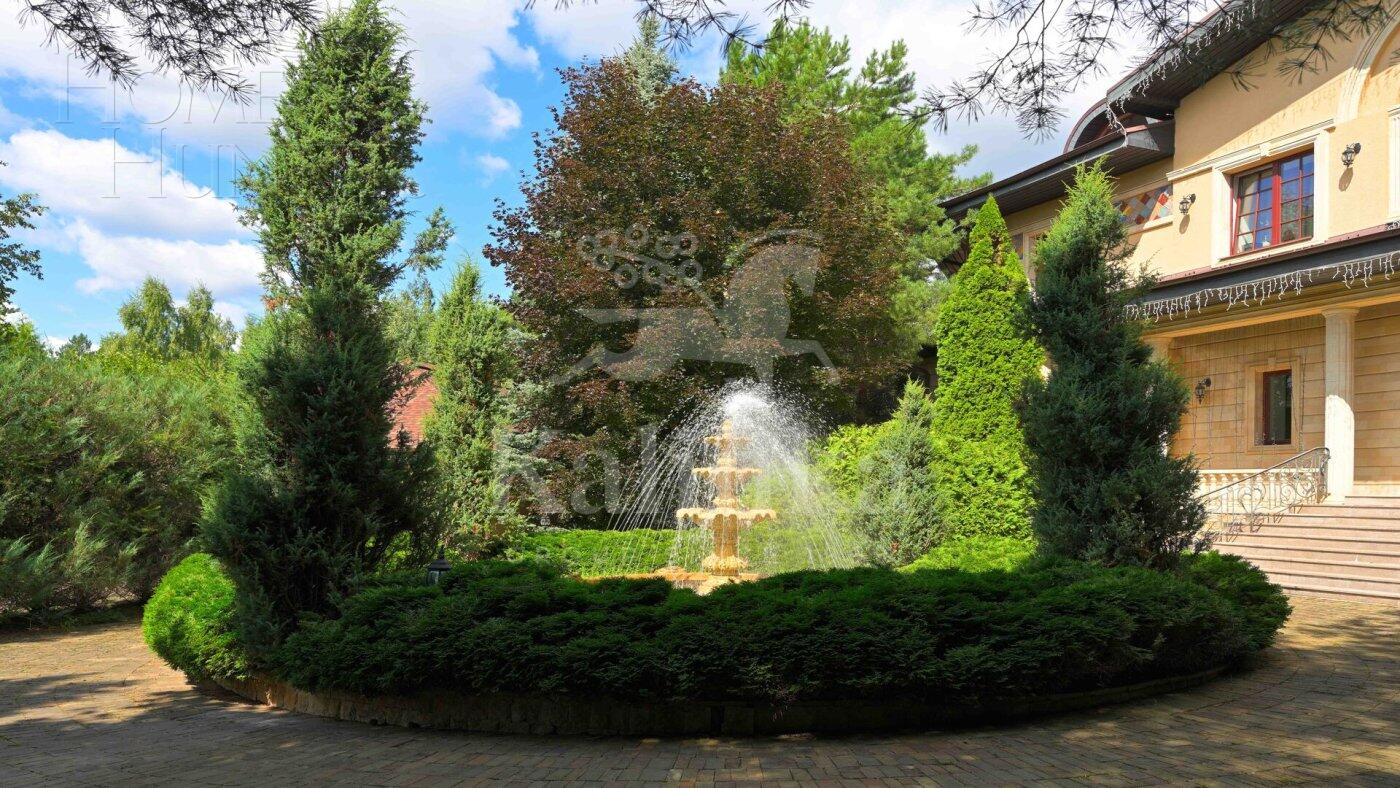 4-этажный коттедж 1 400 м² с отделкой