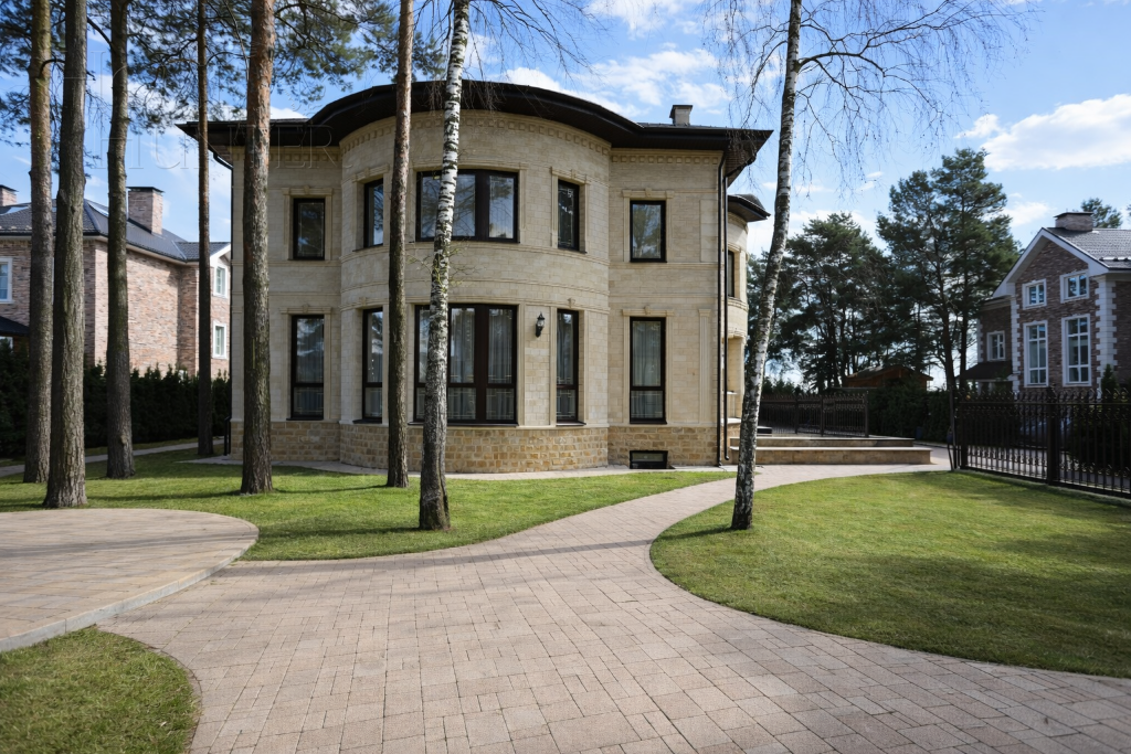 3-этажный коттедж 850 м² с отделкой