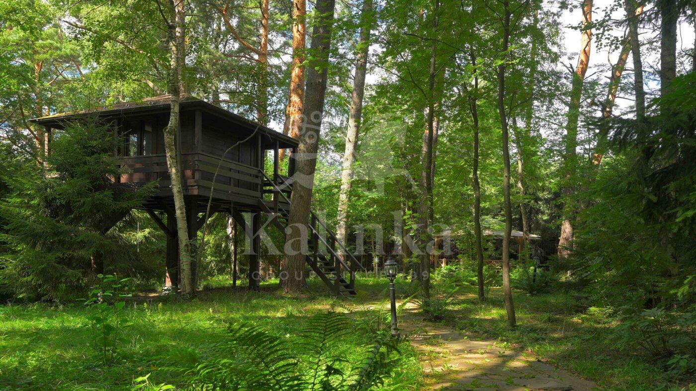 4-этажный коттедж 1 400 м² с отделкой