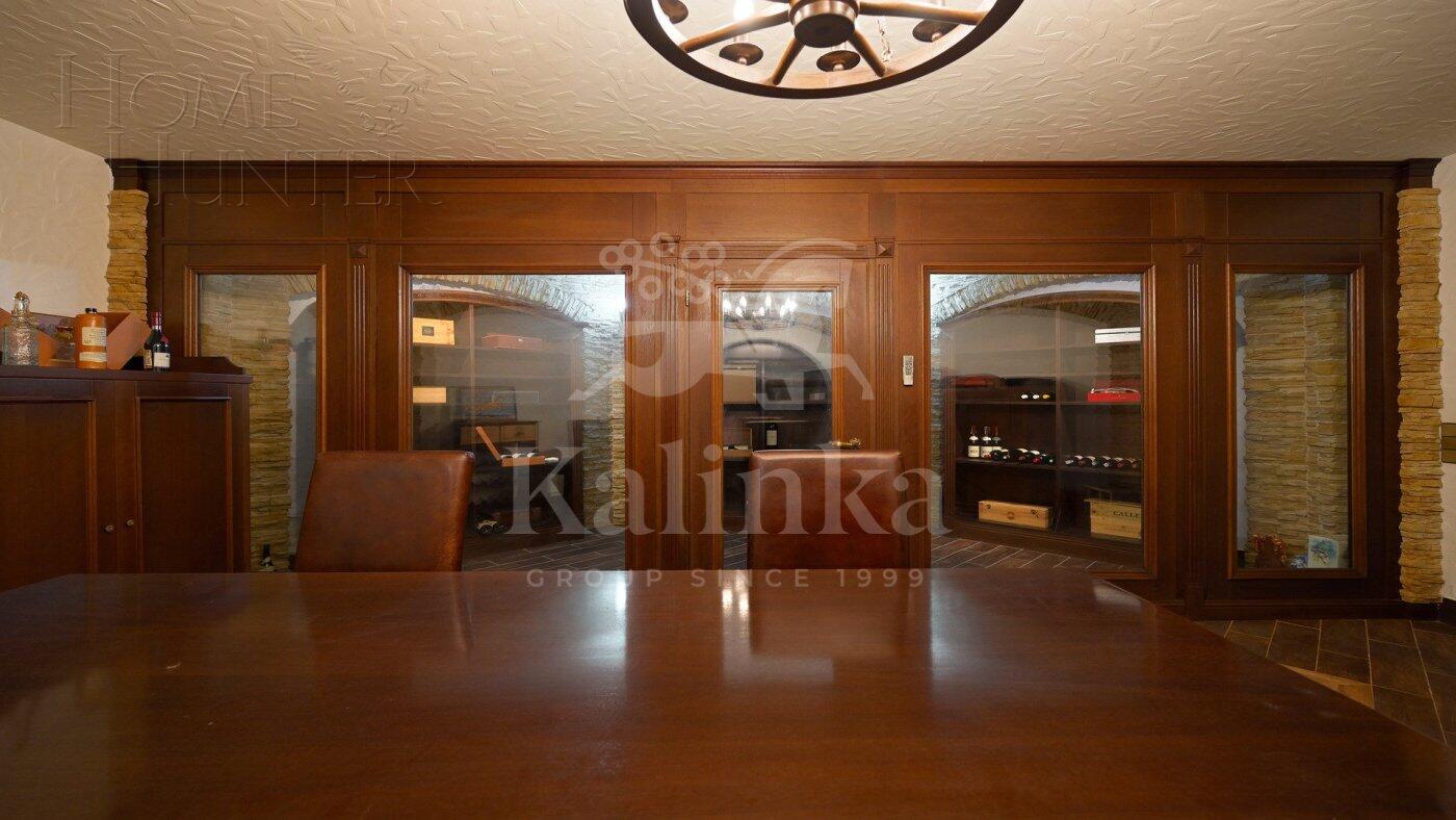 4-этажный коттедж 1 400 м² с отделкой
