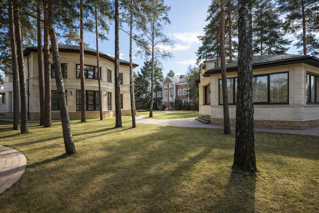 3-этажный коттедж 850 м² с отделкой