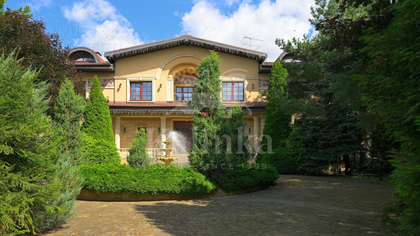 4-этажный коттедж 1 400 м² с отделкой