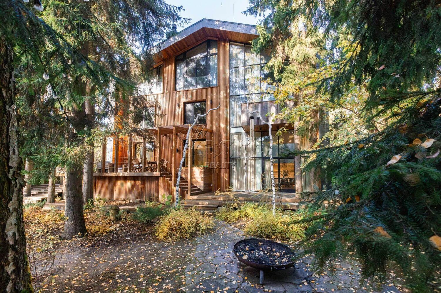 3-этажный коттедж 585 м² с отделкой