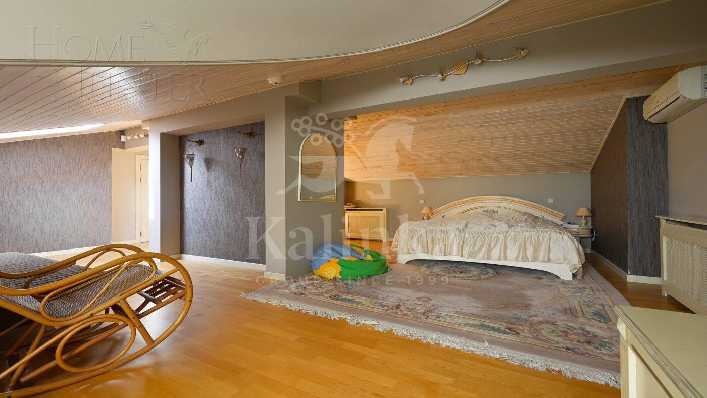 4-этажный коттедж 1 400 м² с отделкой