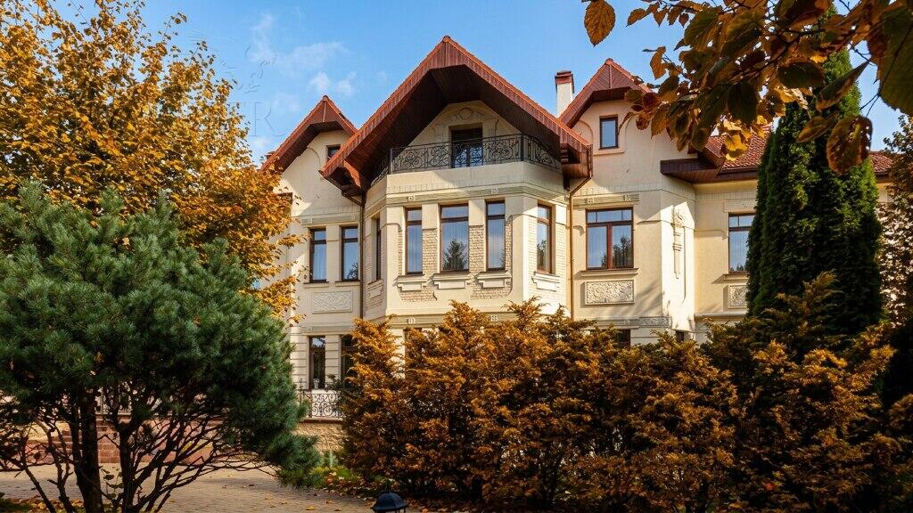 3-этажный коттедж 2 235 м² с отделкой