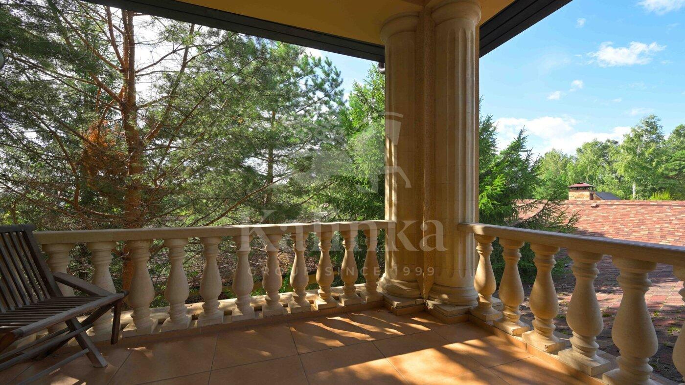 4-этажный коттедж 1 400 м² с отделкой