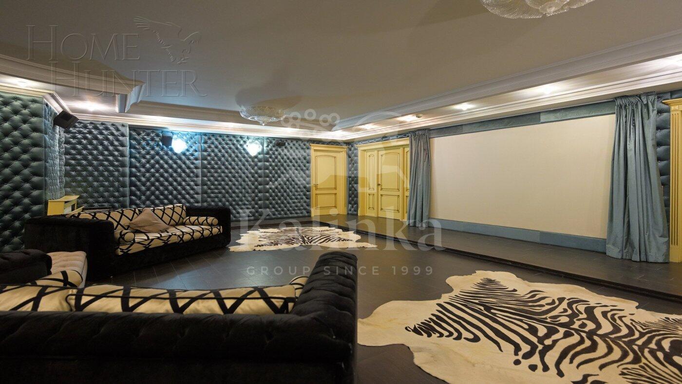 4-этажный коттедж 1 400 м² с отделкой