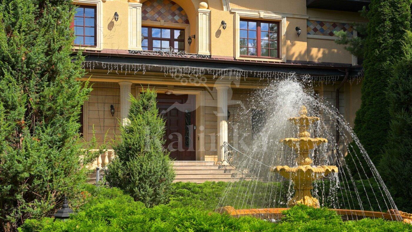 4-этажный коттедж 1 400 м² с отделкой