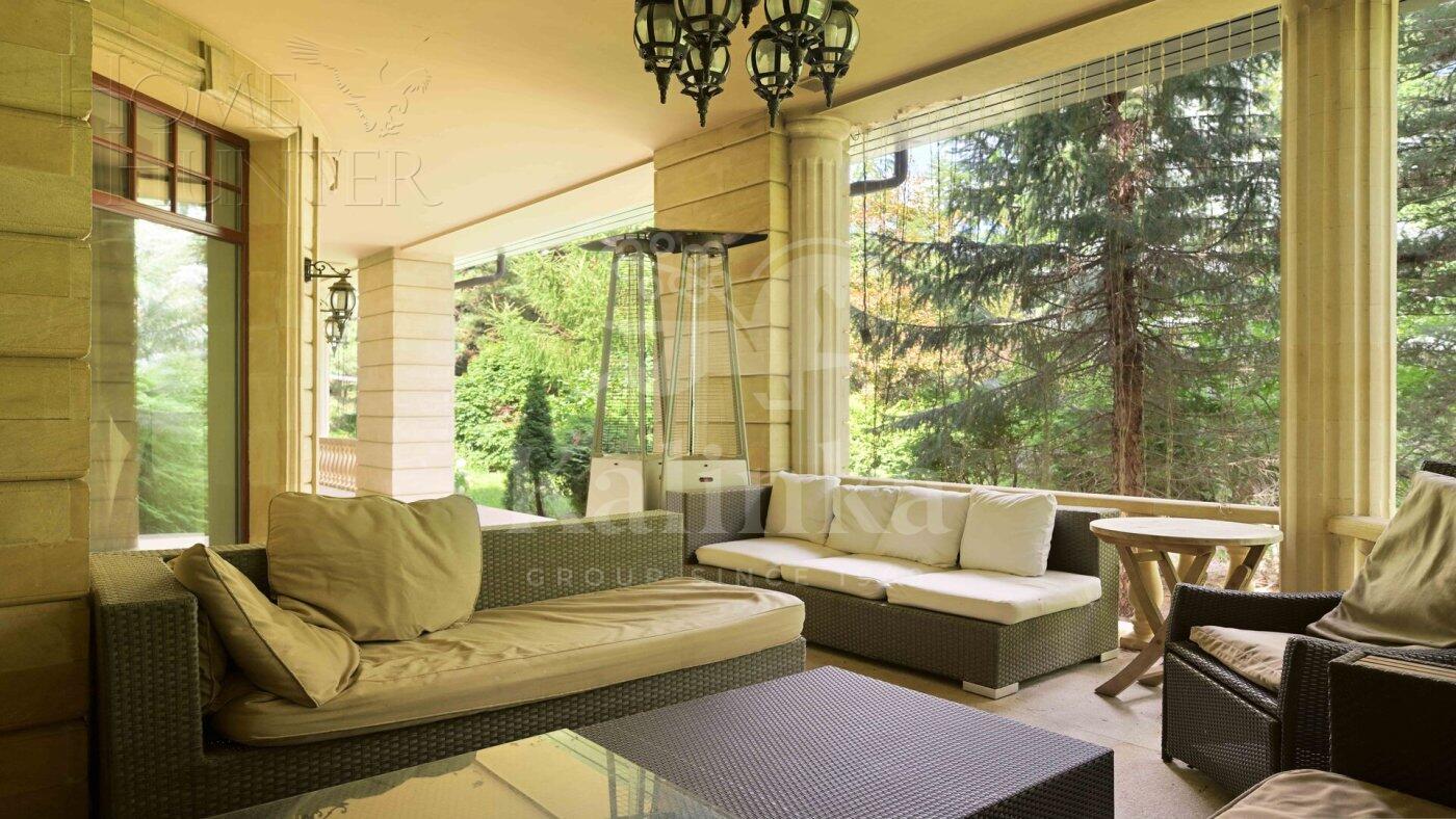 4-этажный коттедж 1 400 м² с отделкой