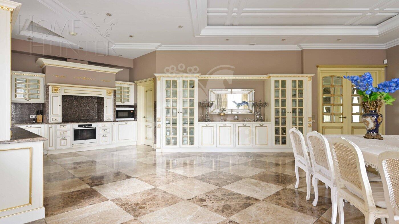 4-этажный коттедж 1 400 м² с отделкой