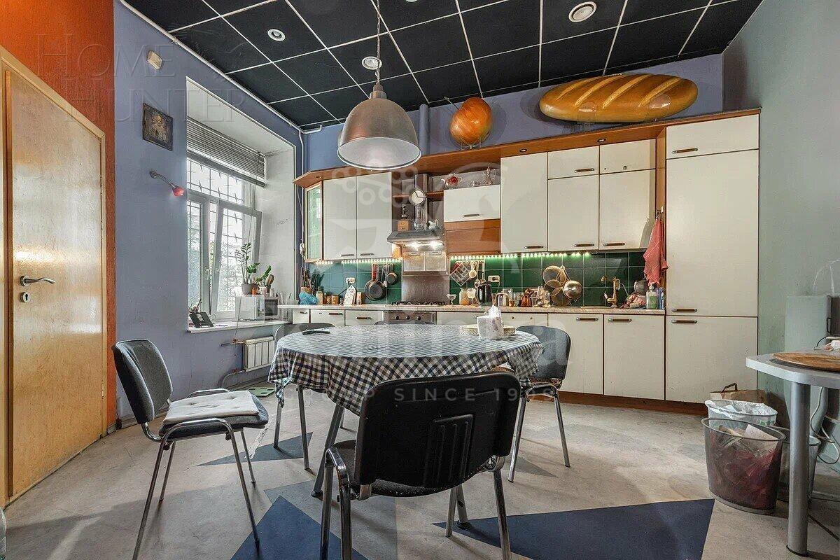 6-КОМН. КВАРТИРА С ОТДЕЛКОЙ 219.3 М² НА 2 ЭТАЖЕ