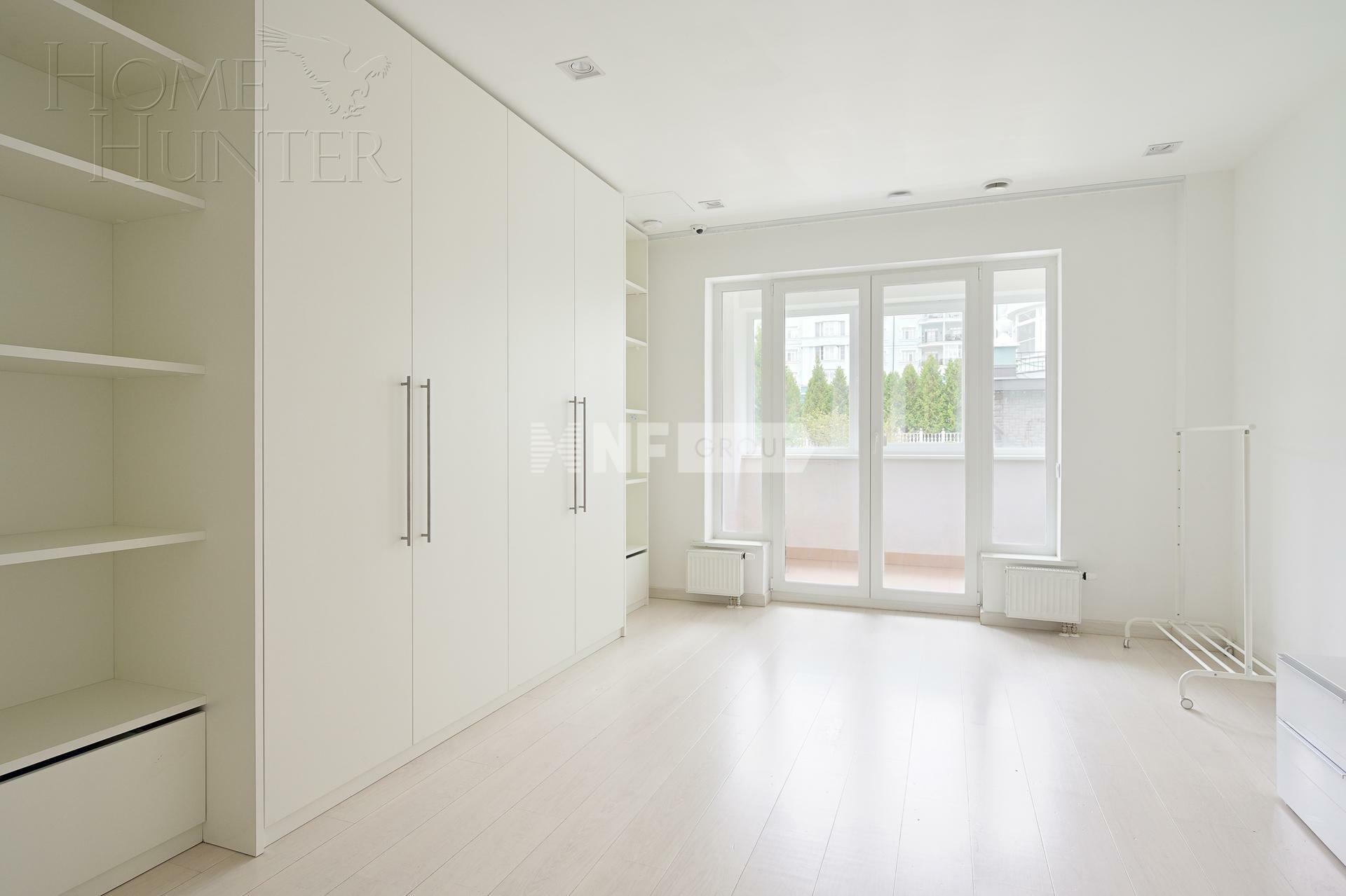 3-УРОВНЕВЫЙ ТАУНХАУС С ОТДЕЛКОЙ 525.2 М² НА 1 ЭТАЖЕ