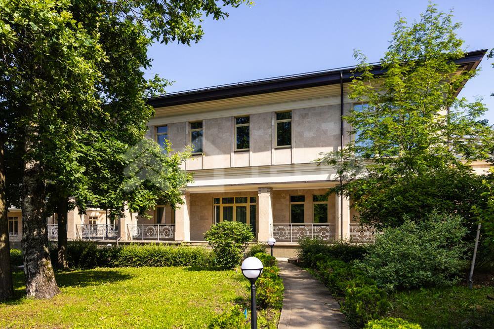 КОТТЕДЖ 1 930 м² с отделкой
