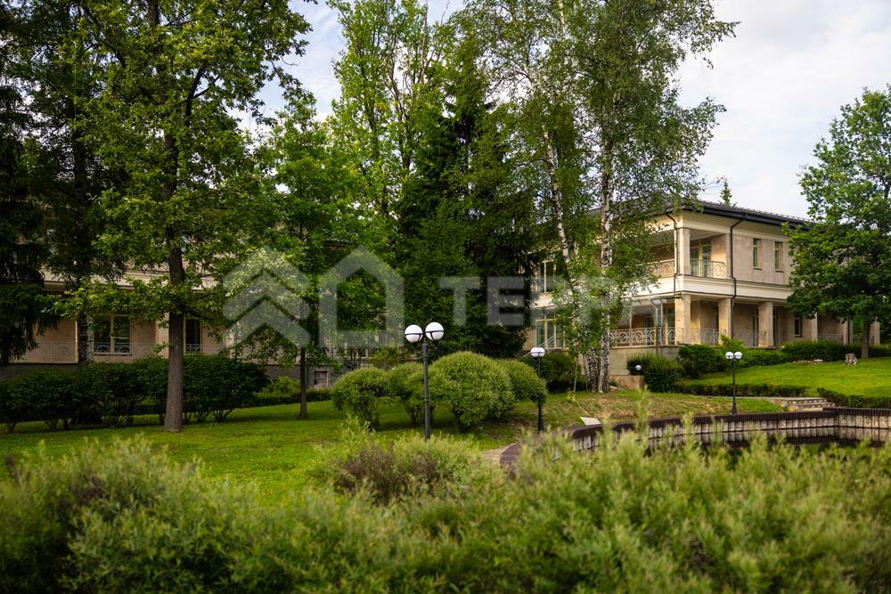 КОТТЕДЖ 1 930 м² с отделкой