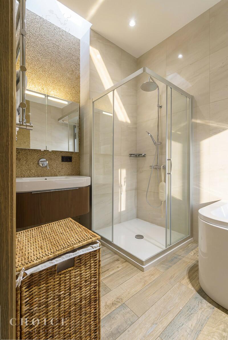 2-этажный коттедж 1 308 м² с отделкой