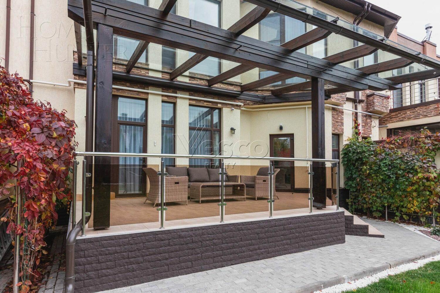 2-этажный таунхаус 253 м² с отделкой