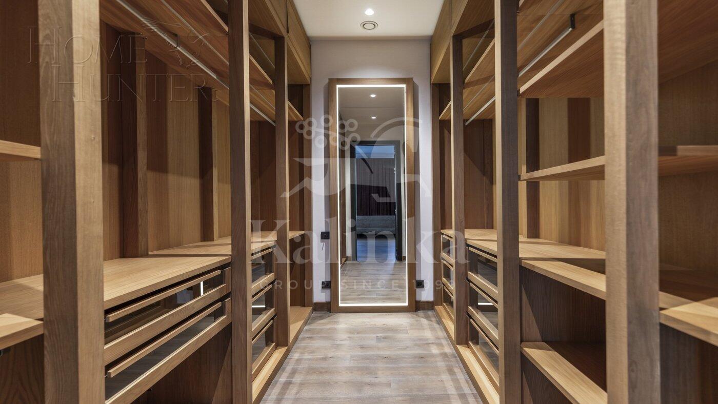 2-этажный коттедж 1 365 м² с отделкой