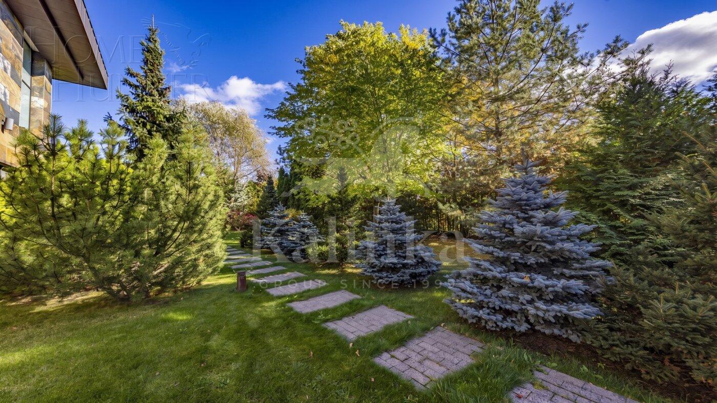 2-этажный коттедж 1 365 м² с отделкой